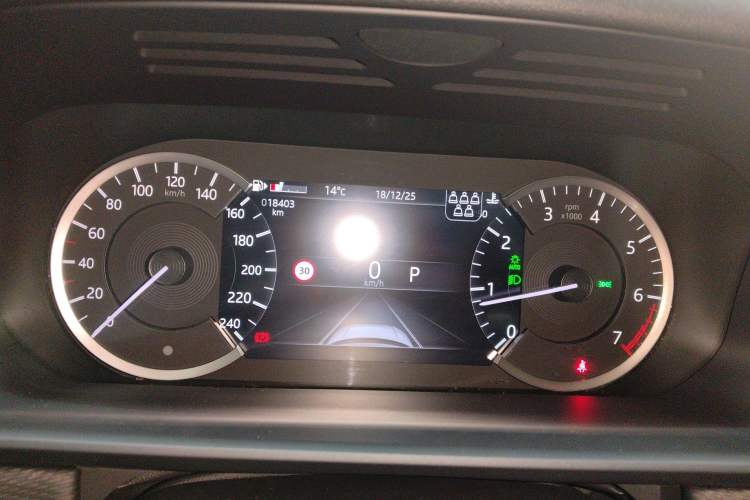 Used Land Rover Discovery 2023 Revised Version 360 PS R-Dynamic S
