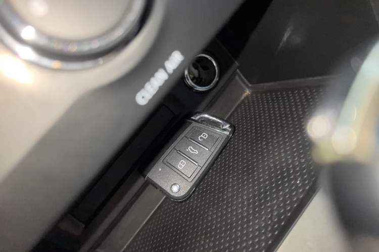 Used Volkswagen Tiguan L 2019 330TSI Automatic Two-Wheel Drive Luxury Edition China VI Standard
