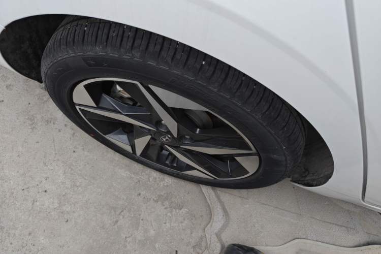 Used Hyundai Elantra 2022 1.5L CVT LUX Prestige Edition
