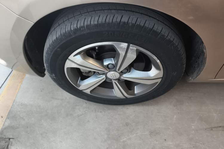 Used Geely Auto Emgrand GL 2018 1.8L DCT Elite Smart Connectivity Version
