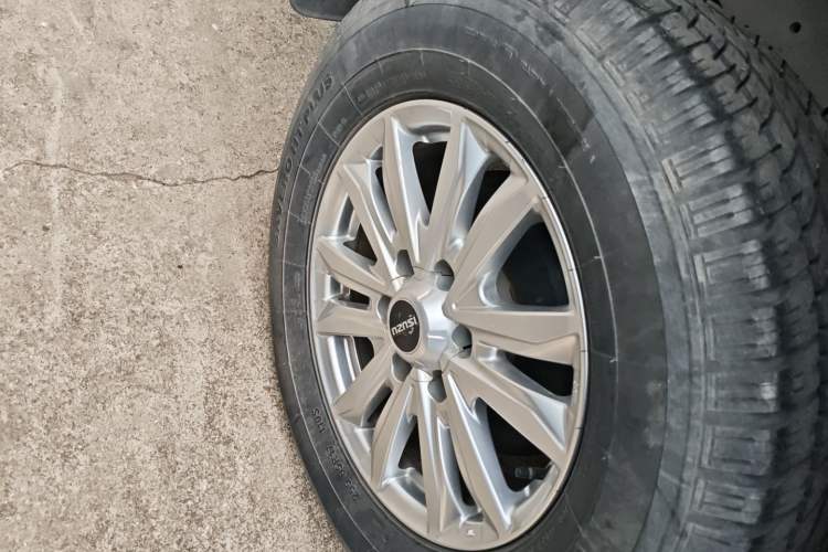 Used Isuzu D-MAX 2020 1.9T Two-Wheel Drive Automatic Comfort Edition China VI Standard RZ4E Hi-Power