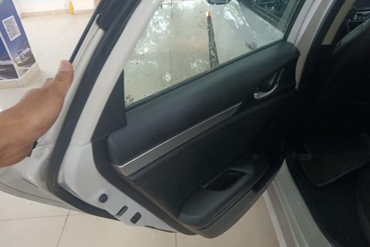 Used Honda Civic 2016 220TURBO CVT Luxury Edition
