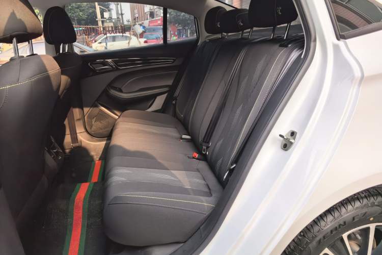 Used Roewe i5 2021 1.5L CVT Platinum Edition