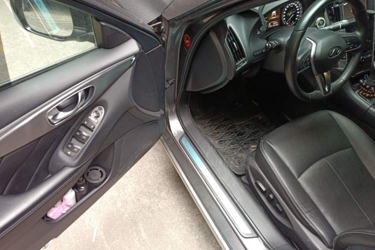 Used Infiniti Q50L 2018 2.0T Enjoyment Version China VI Standard
