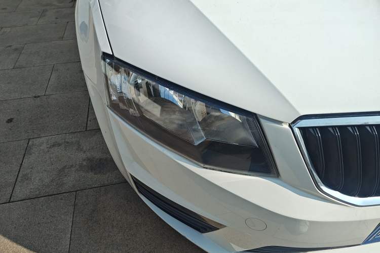Used Skoda Octavia 2017 1.6L Manual Front-Wheel-Drive Version
