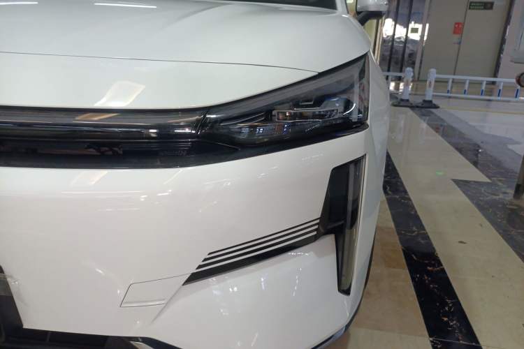 Used  L6 2023 125km MAX
