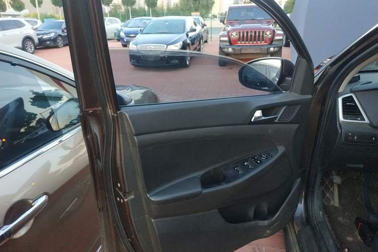 Used Hyundai Tucson 2018 1.6T Dual-Clutch Two-Wheel Drive 15th Anniversary Special Edition
