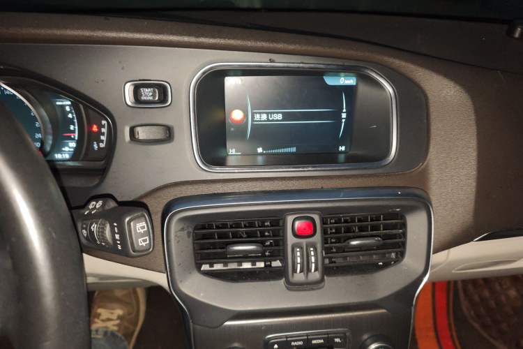 Used Volvo V40 2016 T3 Zhiyi Edition