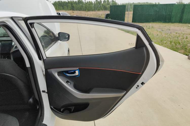 Used Hyundai Elantra 2015 1.6L Automatic Leading Model