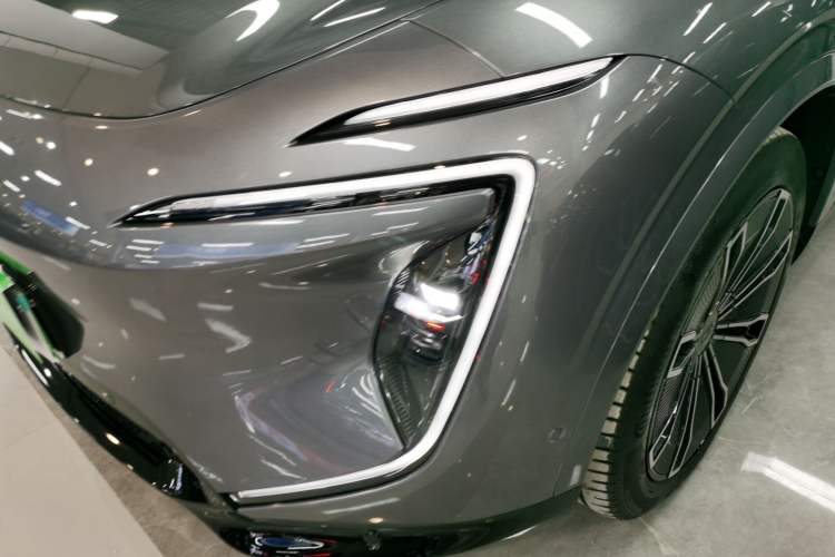 Used  07 2024 Max Extended-Range Edition