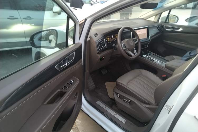 Used Volkswagen Viloran 2024 330TSI Luxury Edition