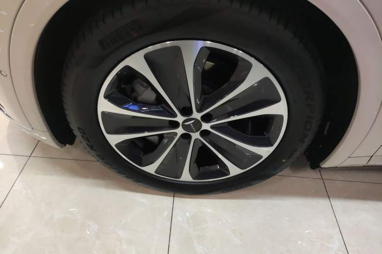 Used Hima Luxeed R7 2025 Range-Extended Version 251 km Max
