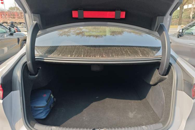 Used BYD Han 2025 EV with 701 km of Laser Radar-Enabled Intelligent Driving