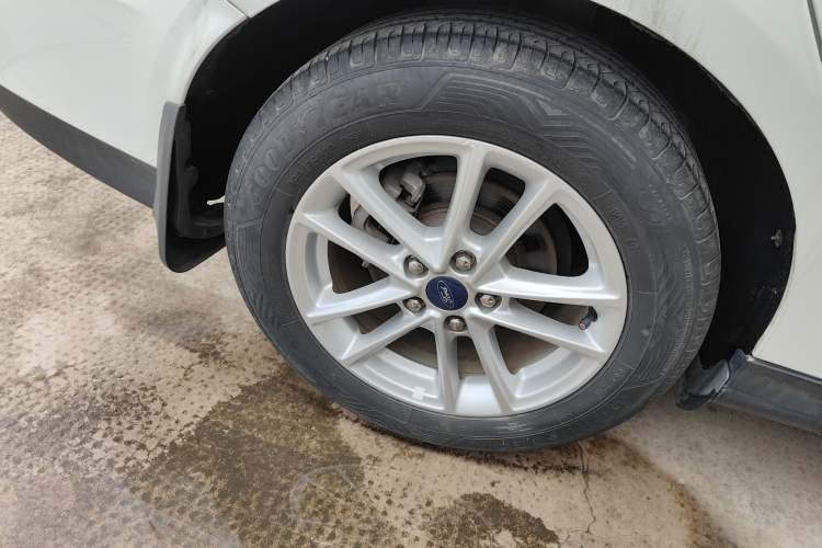 Used Ford Focus 2018 Sedan Classic 1.6L Automatic Trendy SmartDrive Edition
