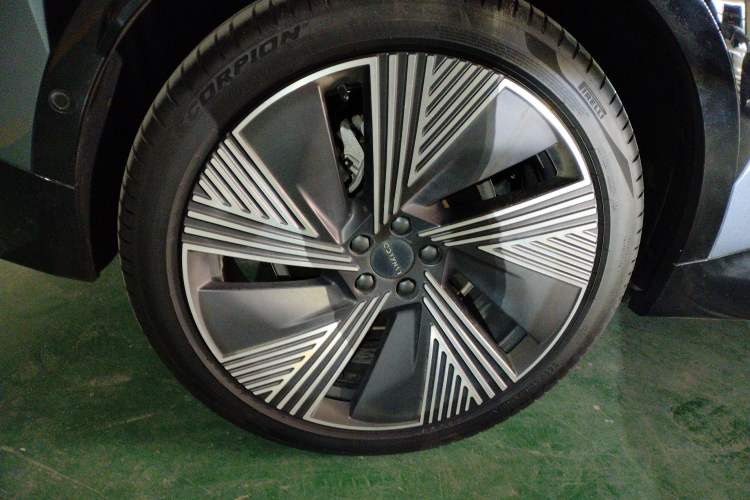 Used Lynk & Co 08 EM-P 2025 220 km All-Wheel-Drive Performance Halo
