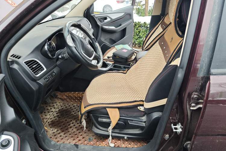 Used Baojun 560 2015 1.8L manual Comfort trim level