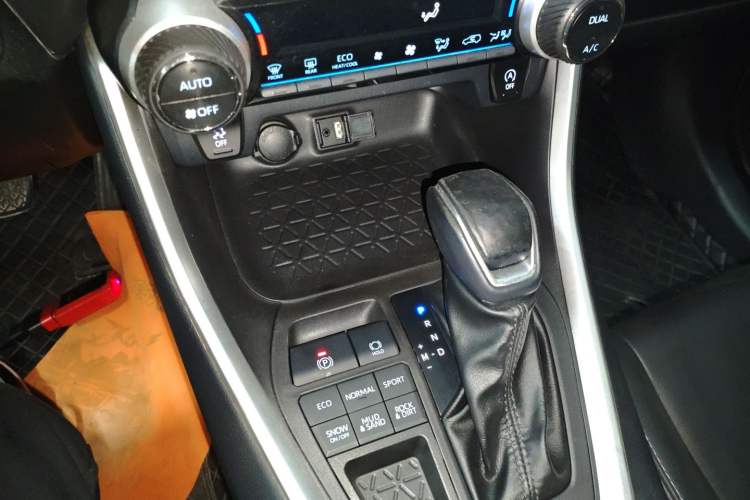 Used Toyota Wildlander 2022 2.0L CVT 4x4 Luxury PLUS Edition