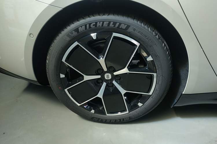 Used  SU7 2024 Rear-Drive Long-Range Intelligent Driving Version
