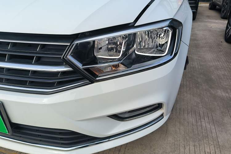 Used Volkswagen Bora 2016 1.6L manual Comfort trim level