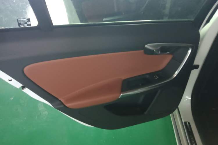 Used Volvo S60 2018 S60L T4 Smart & Ambitious Edition
