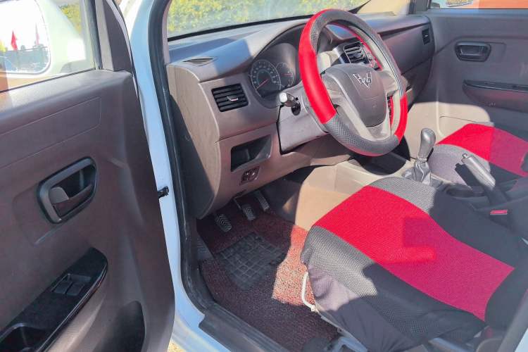 Used Wuling Rongguang V 2016 1.5L Standard Version