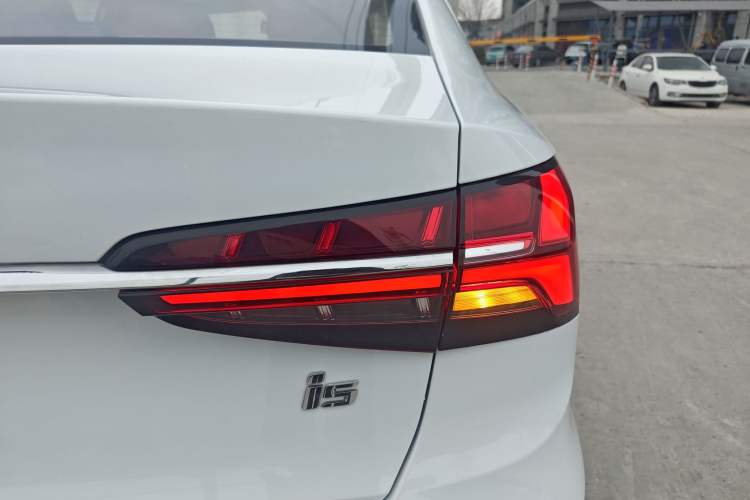 Used Roewe i5 2021 Revised Version 1.5L CVT Diamond Edition