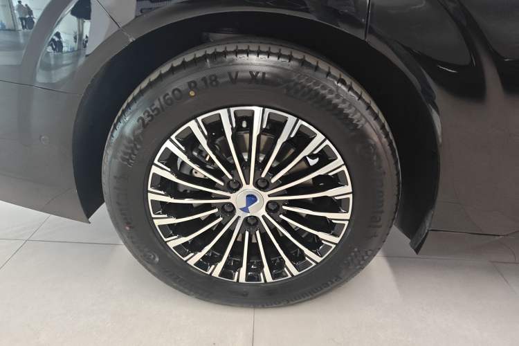 Used Denza D9 2025 DM-i Intelligent Drive 1020 Four-Wheel Drive Prestige Model
