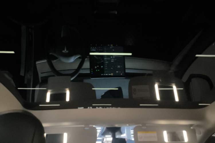 Used Tesla Model Y 2021 Long-Range All-Wheel-Drive Version
