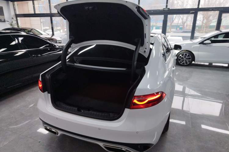 Used Jaguar XFL 2019 XFL 2.0T 250 PS Two-Wheel-Drive Luxury Edition