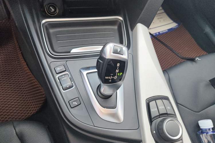 Used BMW 3 Series 2015 320i Luxury Line Stylish Edition
