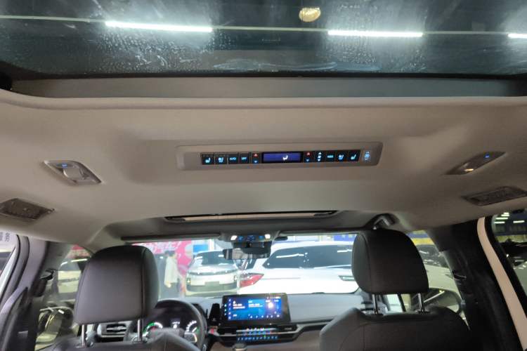 Used Toyota Granvia 2022 2.5L Hybrid Prestige Edition