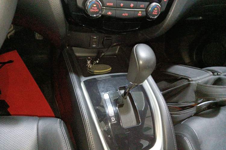 Used Nissan X-Trail 2014 2.5L CVT Luxury Edition 4WD
