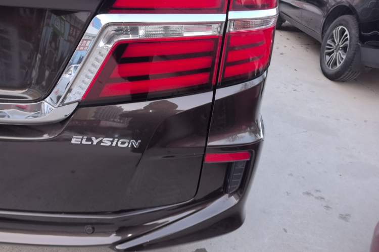 Used Honda Elysion 2016 2.4L Style Edition
