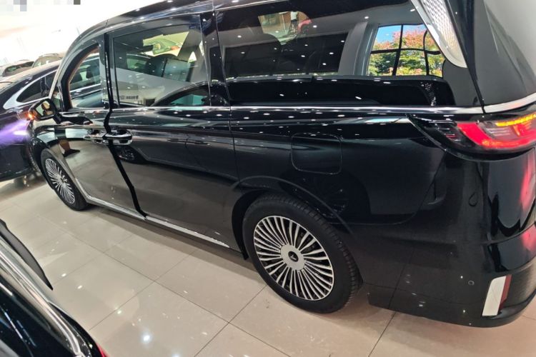 Used VOYAH Dream 2025 PHEV Four-Wheel-Drive Flagship Kunpeng Edition
