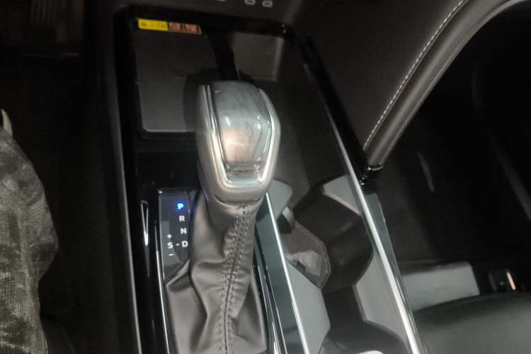 Used Toyota Camry 2024 Dual-Engine 2.5HG Prestige Edition
