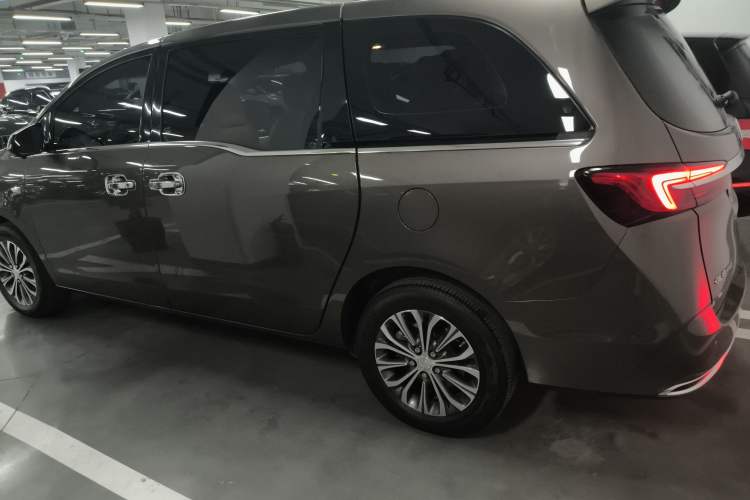 Used Buick GL8 2022 Land Cruiser Executive Class 652T Comfort Model
