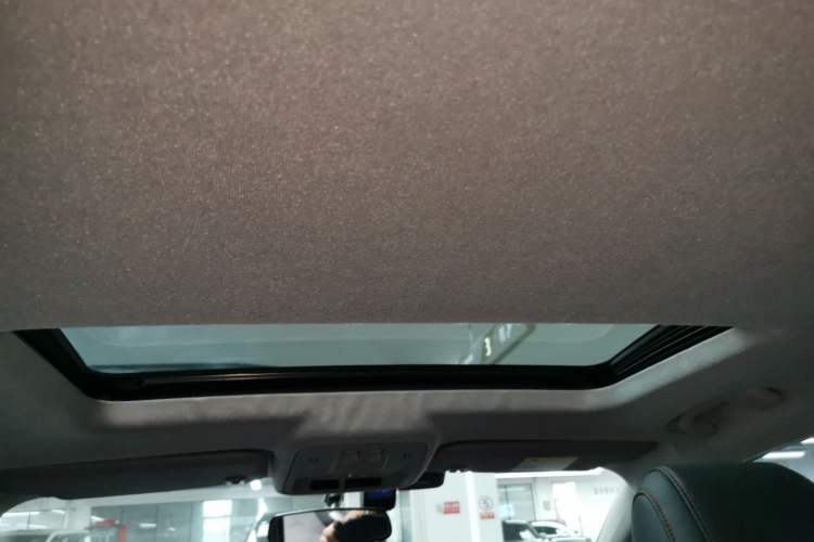 Used Chevrolet Cruze 2017 1.5L Hatchback Automatic Pioneer Sunroof Edition
