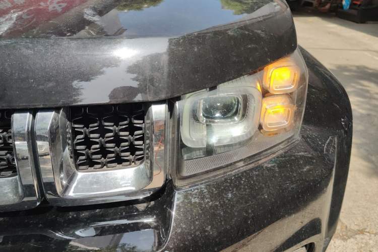 Used Beijing Auto BJ40 2019 PLUS 2.3T Automatic Four-Wheel Drive Premium Edition China VI
