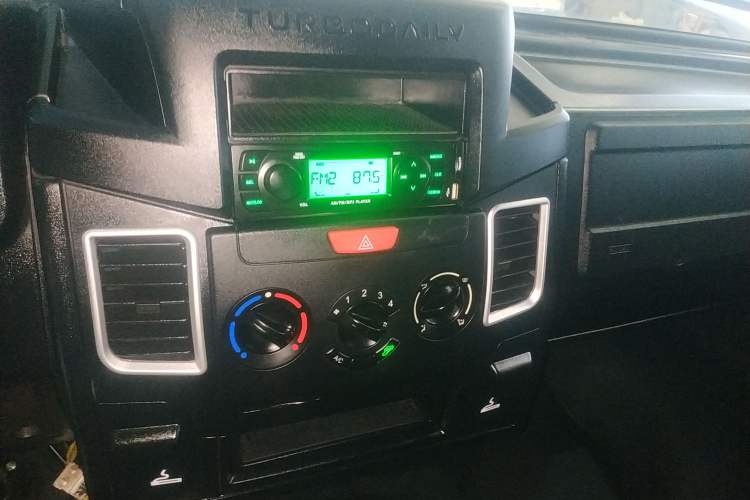 Used Iveco Daily 2017 2.5T A35 Passenger Van 5-7 Seats Model 47Z5
