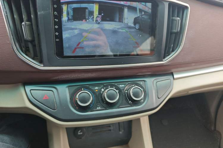 Used FORTHING Lingzhi 2017 M5 1.6L Standard Model
