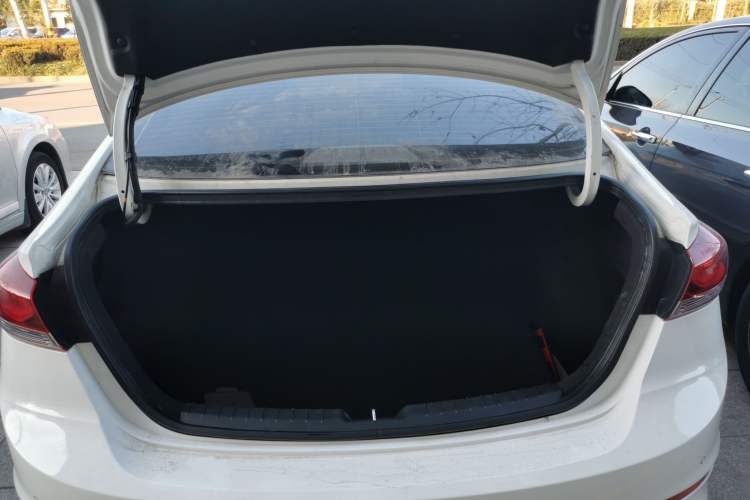 Used Hyundai Elantra 2016 1.6L Automatic ZhiXuan – Elite Version
