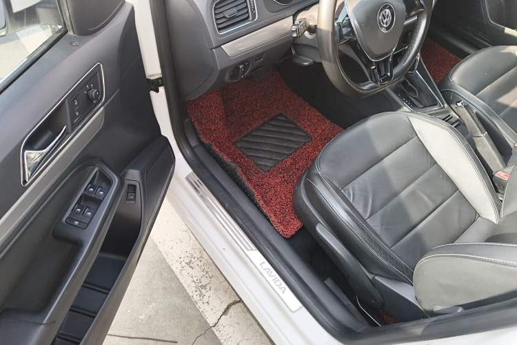 Used Volkswagen Lavida 2015 230TSI DSG Comfort Edition
