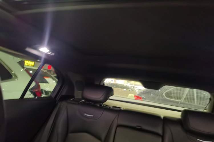 Used Cadillac XT4 2020 28T Two-Wheel-Drive Leading Version
