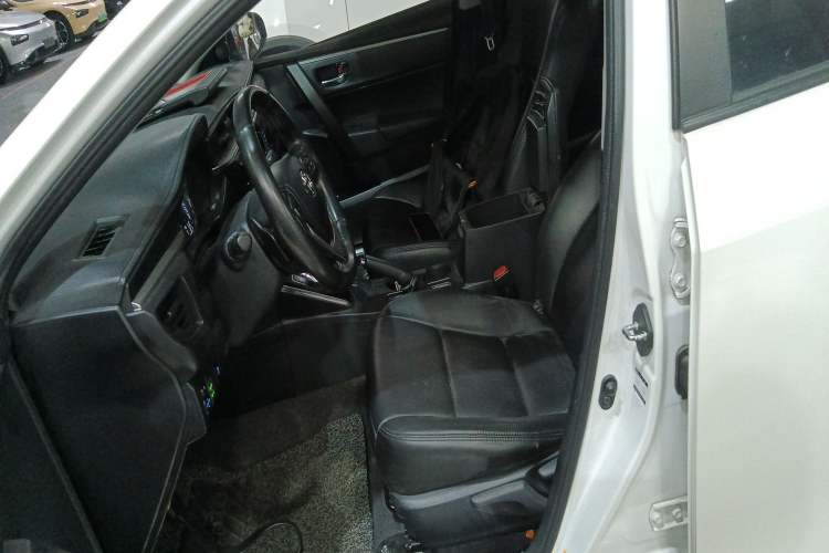 Used Toyota Levin 2016 Dual-Engine 1.8H GS E-CVT Elite Model with Sunroof
