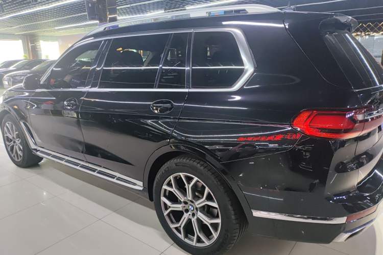 Used BMW X7 2021 xDrive40i Luxury Package with Leading Features
