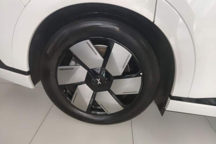 Used XPeng X9 2024 702 Ultra-Long Range Max
