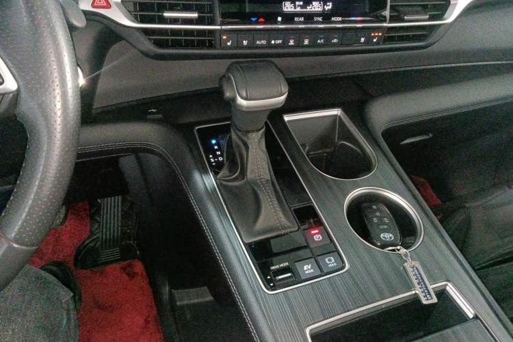 Used Toyota Sienna 2023 2.5L Hybrid Deluxe Edition
