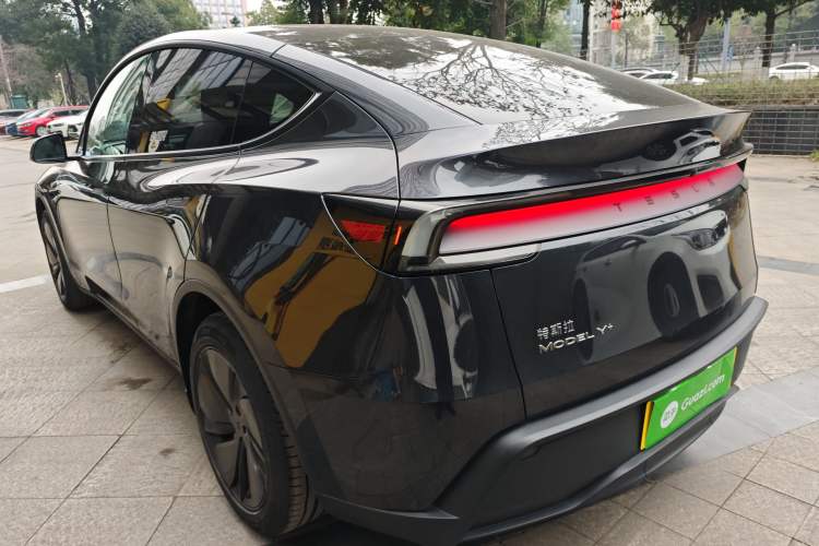 Used Tesla Model Y 2025 Long-Range All-Wheel-Drive Version