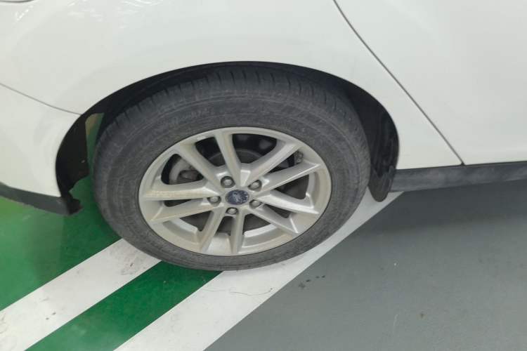 Used Ford Focus 2017 Hatchback 1.6L Manual Fashion Edition SmartDrive Version
