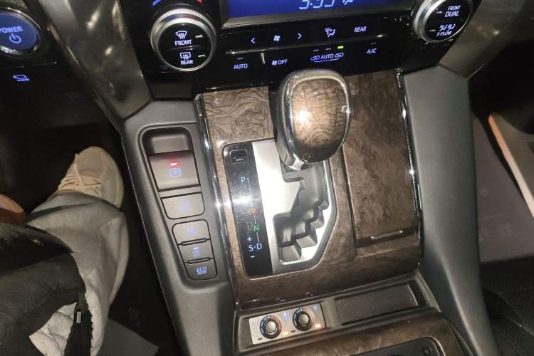 Used Toyota Vellfire 2020 Dual-Engine 2.5L HV Prestige Edition
